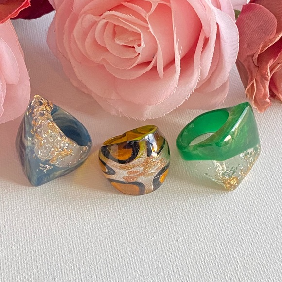 3 RETRO RESIN PLASTIC Costume Jewelry Dome And Square Rings - Picture 3 of 12